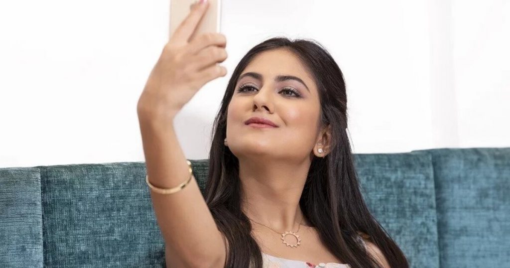 সেলফি তোলা