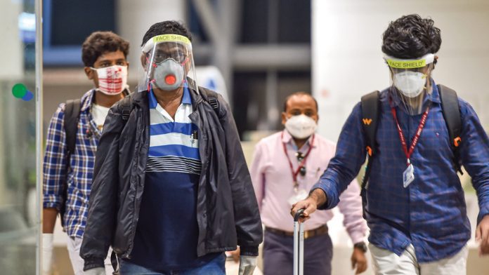 কোভিড ১৯: ঘরের বাইরে যাওয়ার দিনগুলিতে বাড়াতে হবে রোগ প্রতিরোধ ক্ষমতা